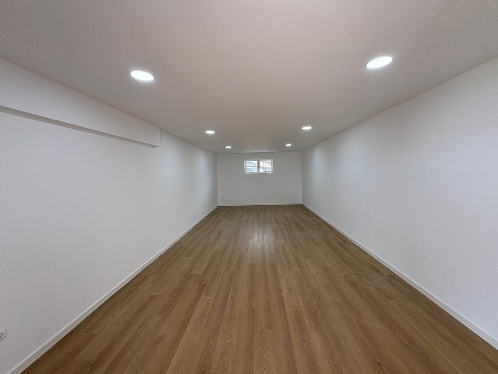 Sala Moderna Renovada — Tetos & Focos LED