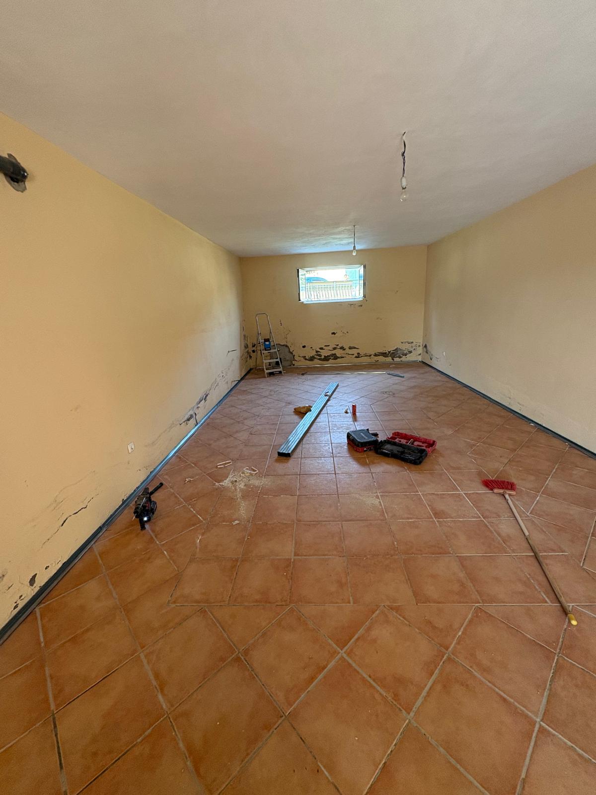 Espaço com Humidade Ascendente (Antes)